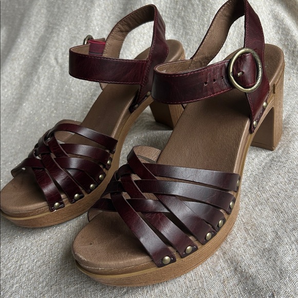 Dansko Shoes - Dansko Dawson Sandals Strappy Leather Platforms Block Heels Woodgrain Size 40